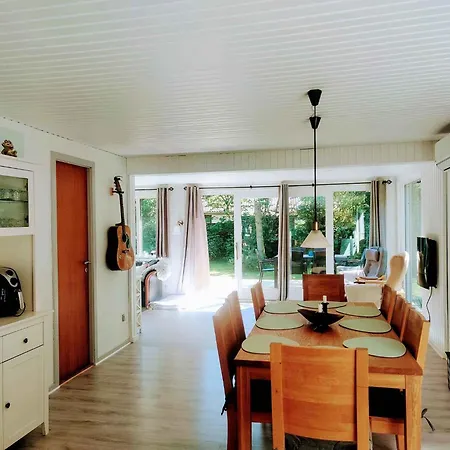 Vakantiehuis Cozy Close To The *